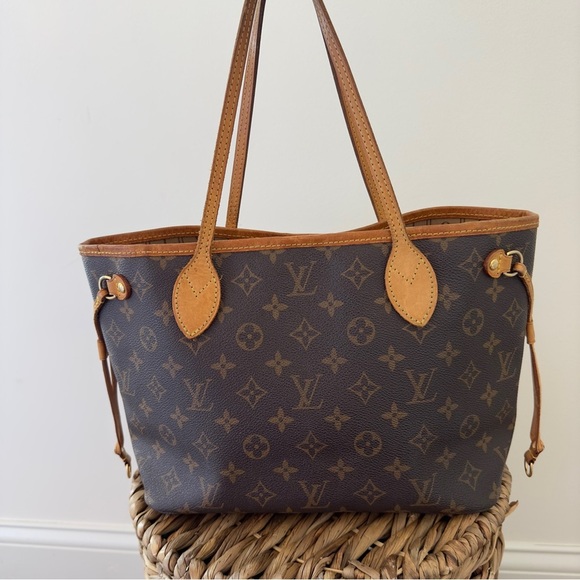 Louis Vuitton Neverfull Bag - Picture 4 of 16